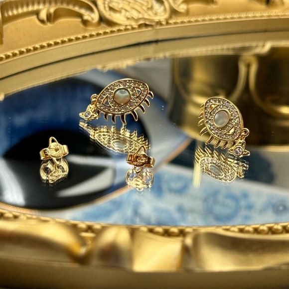 🆕 VIVIENNE WESTWOOD 🧿 BNWOT AUTH Rahmona Eye-Motif Studs with Hanging Orb Tear - Picture 11 of 16